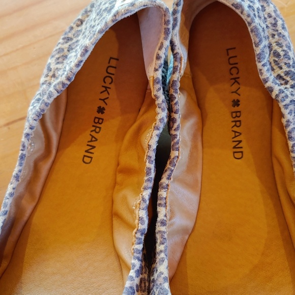 Lucky Brand Leather Flats EUC Run small - Picture 4 of 4